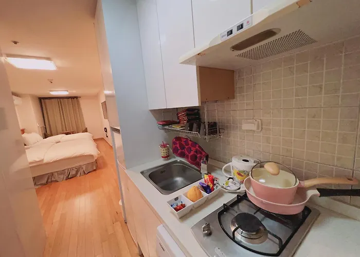 Whouse-sinchon Appart hôtel Séoul
